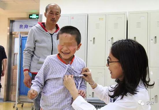 小心毅在北京儿童医院接受治疗
